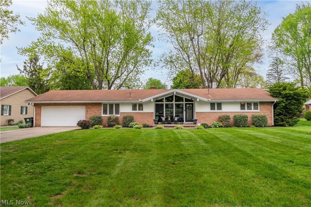 1331 Buena Vista Street NE, Canton, OH 44714