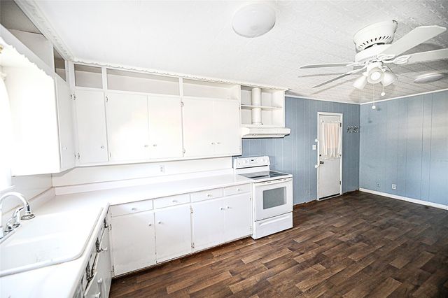 421 E Wilbarger Street, Bowie, TX 76230