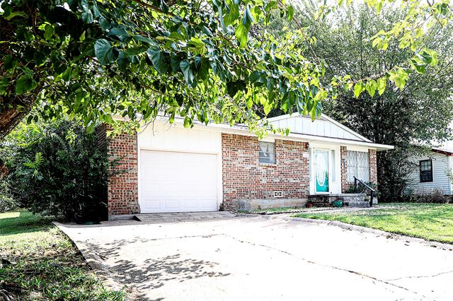 421 E Wilbarger Street, Bowie, TX 76230
