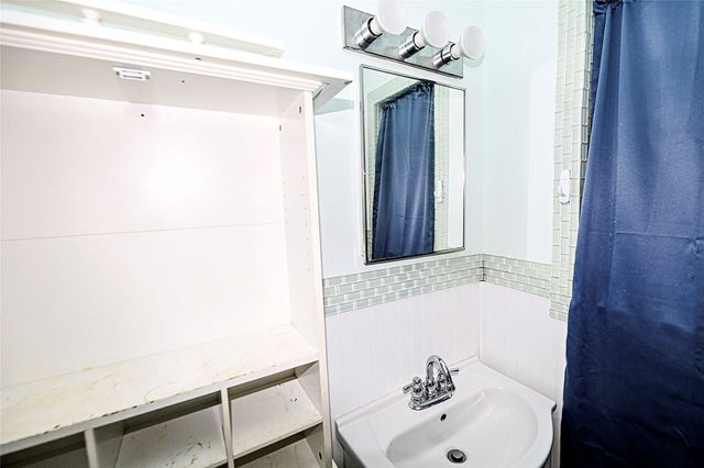 421 E Wilbarger Street, Bowie, TX 76230