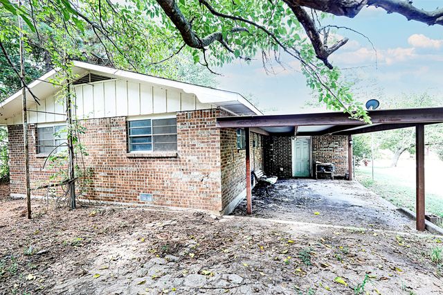 421 E Wilbarger Street, Bowie, TX 76230
