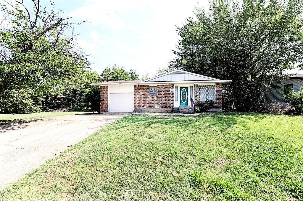 421 E Wilbarger Street, Bowie, TX 76230