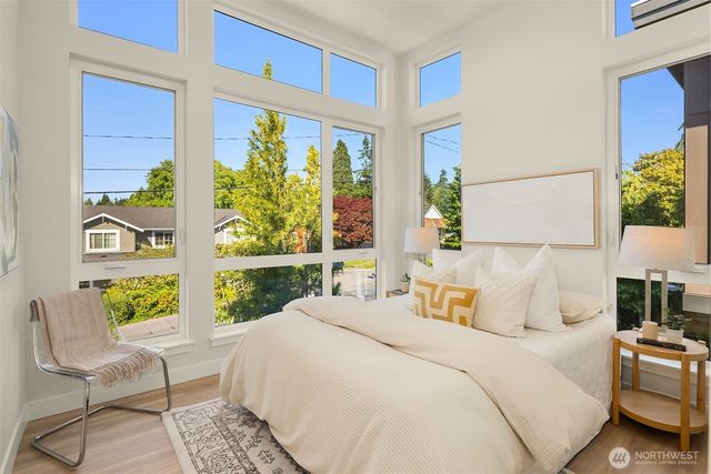 547 16th Avenue W, Kirkland, WA 98033
