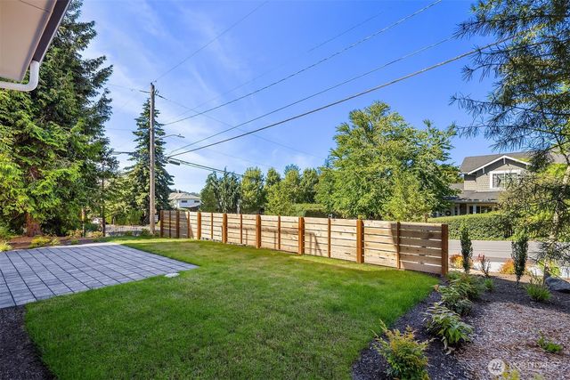 547 16th Avenue W, Kirkland, WA 98033