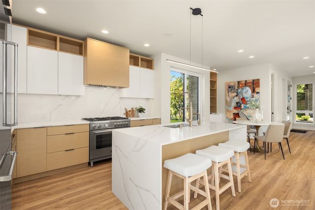 547 16th Avenue W, Kirkland, WA 98033