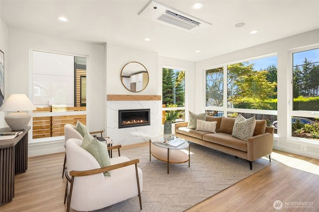547 16th Avenue W, Kirkland, WA 98033