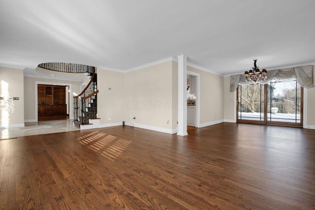 2626 Chartwell Road, Columbus, OH 43220