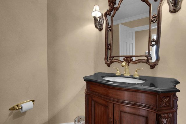 2626 Chartwell Road, Columbus, OH 43220