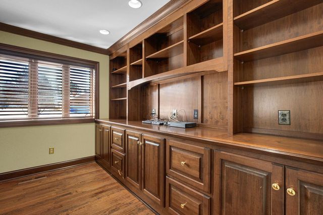 2626 Chartwell Road, Columbus, OH 43220