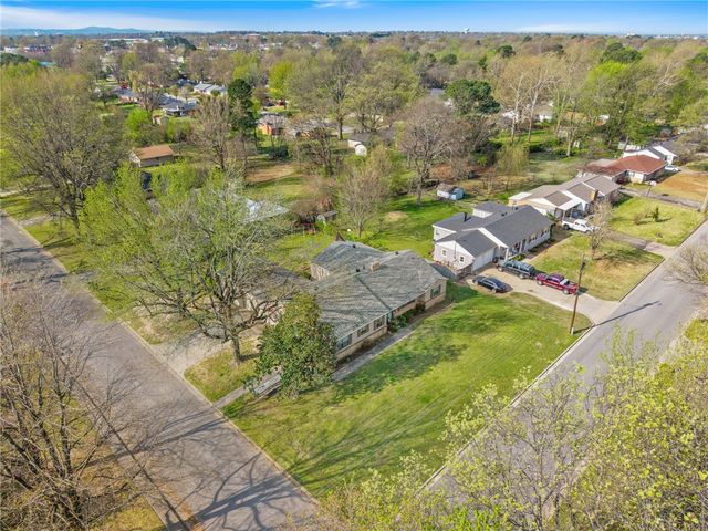 1311 Rogers Avenue, Springdale, AR 72764