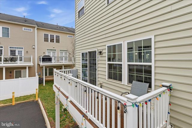 24594 LAUREL LAKE TER, Sterling, VA 20166