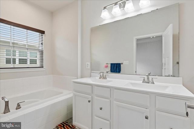 24594 LAUREL LAKE TER, Sterling, VA 20166