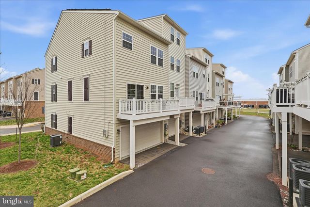 24594 LAUREL LAKE TER, Sterling, VA 20166