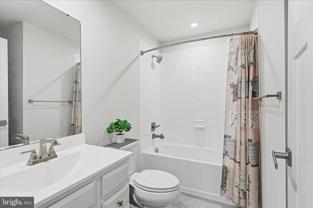 24594 LAUREL LAKE TER, Sterling, VA 20166