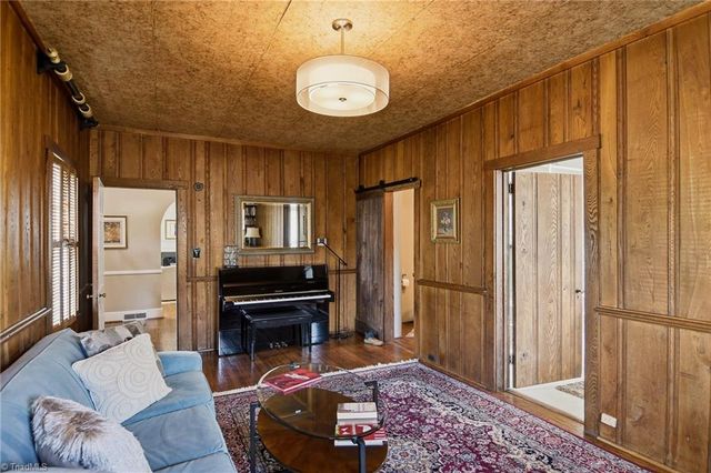 1943 Robinhood Road, Winston-salem, NC 27104