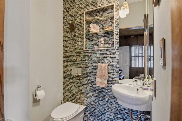 1943 Robinhood Road, Winston-salem, NC 27104