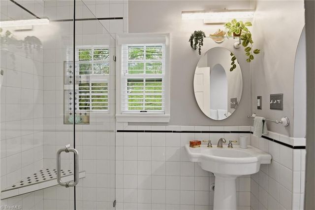 1943 Robinhood Road, Winston-salem, NC 27104