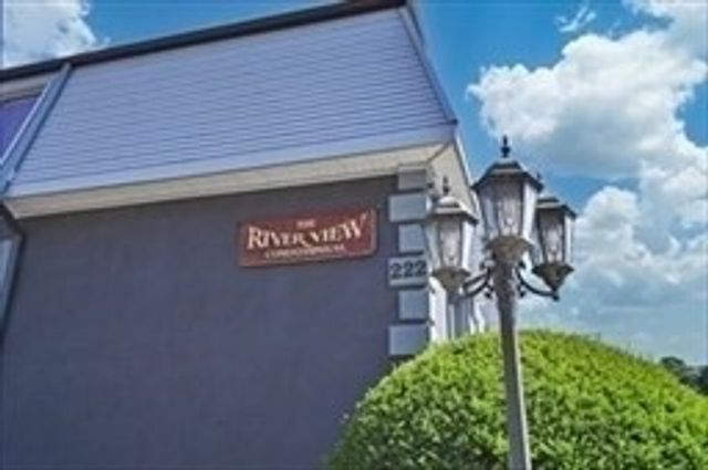 222 Stackpole St 4, Lowell, MA 01852