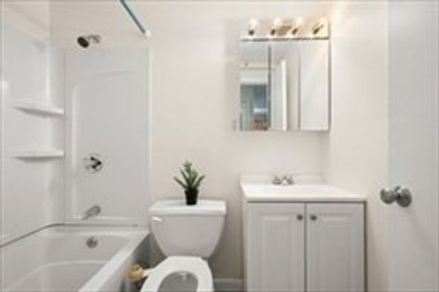 222 Stackpole St 4, Lowell, MA 01852