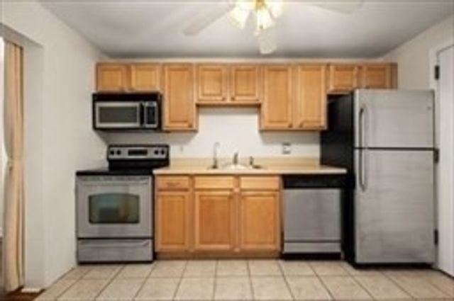 222 Stackpole St 4, Lowell, MA 01852