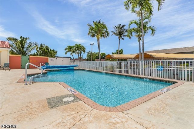 4546 SE 6th PL D, Cape Coral, FL 33904