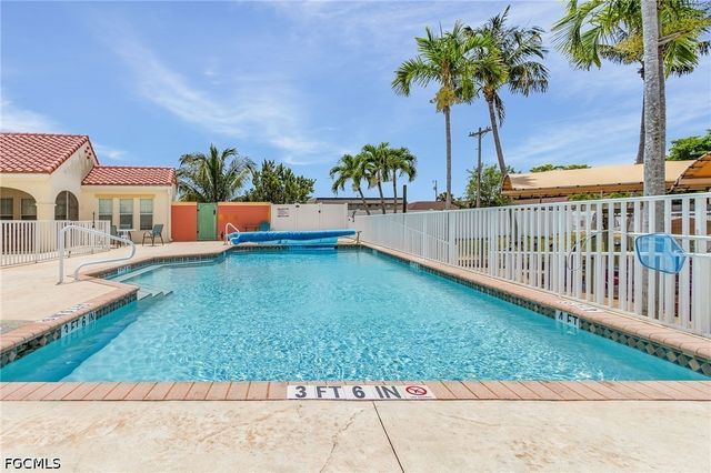 4546 SE 6th PL D, Cape Coral, FL 33904
