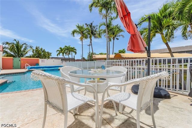 4546 SE 6th PL D, Cape Coral, FL 33904