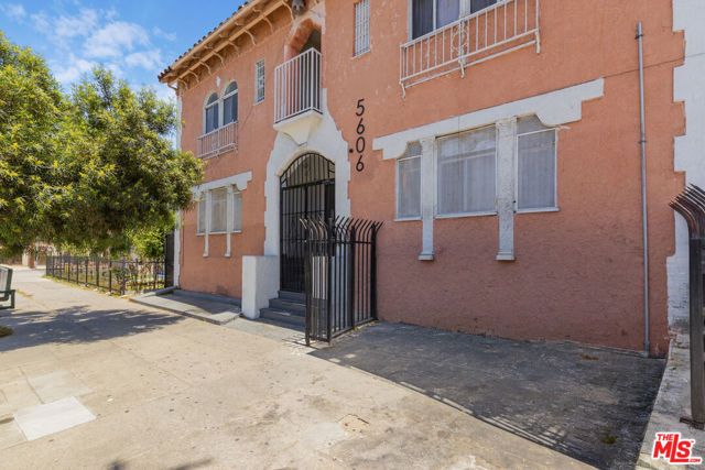 5606 S Figueroa Street, Los Angeles, CA 90037