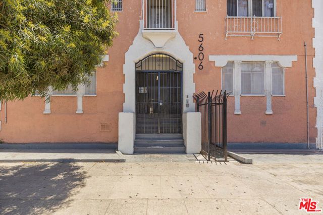 5606 S Figueroa Street, Los Angeles, CA 90037