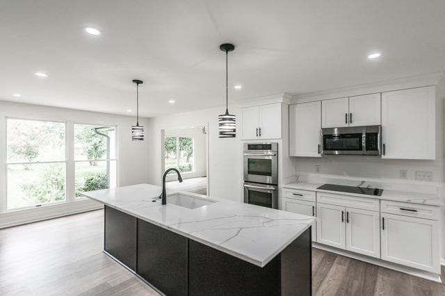 205 Bluegrass Dr, Hendersonville, TN 37075