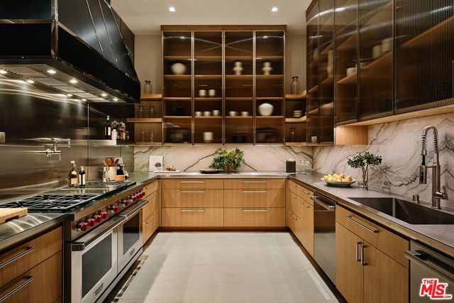 401 N Tigertail Road, Los Angeles, CA 90049
