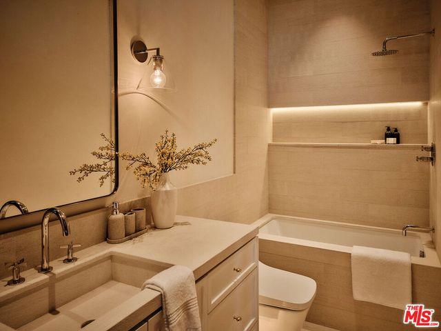 401 N Tigertail Road, Los Angeles, CA 90049