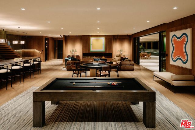 401 N Tigertail Road, Los Angeles, CA 90049