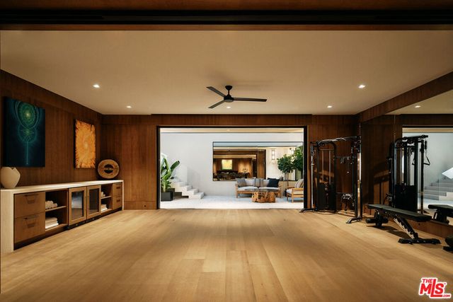 401 N Tigertail Road, Los Angeles, CA 90049
