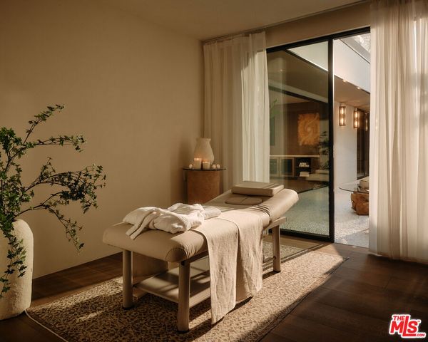 401 N Tigertail Road, Los Angeles, CA 90049
