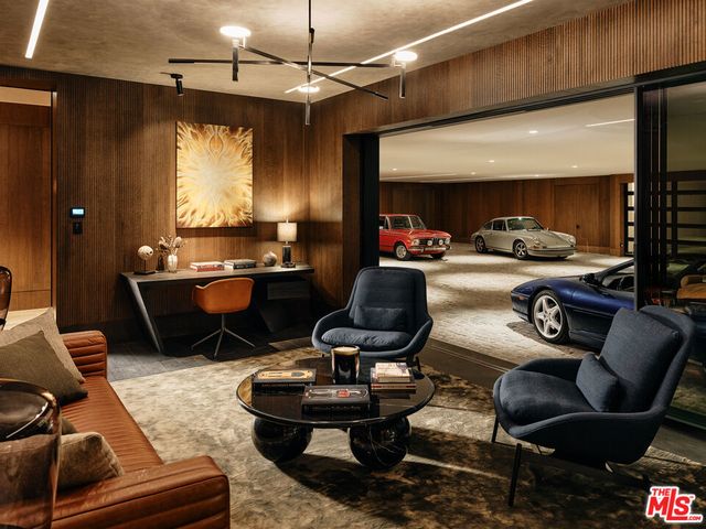 401 N Tigertail Road, Los Angeles, CA 90049