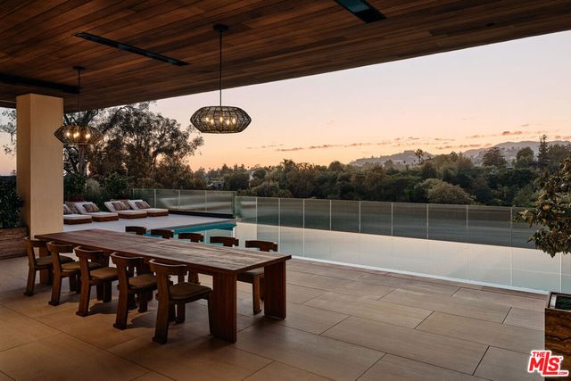 401 N Tigertail Road, Los Angeles, CA 90049