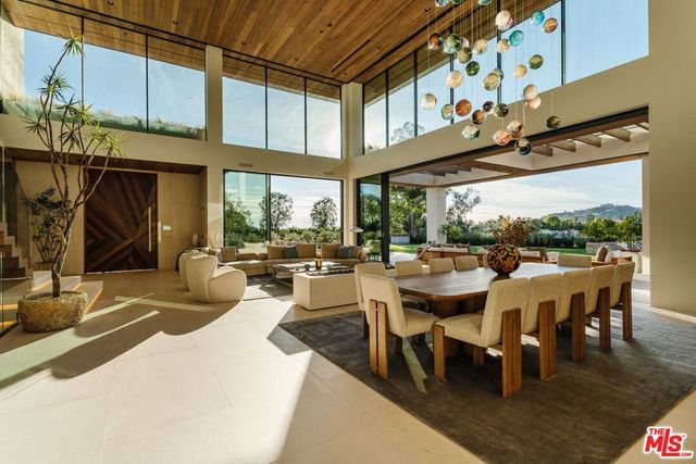 401 N Tigertail Road, Los Angeles, CA 90049