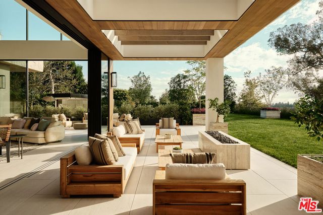 401 N Tigertail Road, Los Angeles, CA 90049