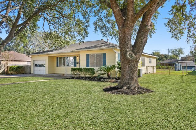 1811 Mulcahy Street, Rosenberg, TX 77471