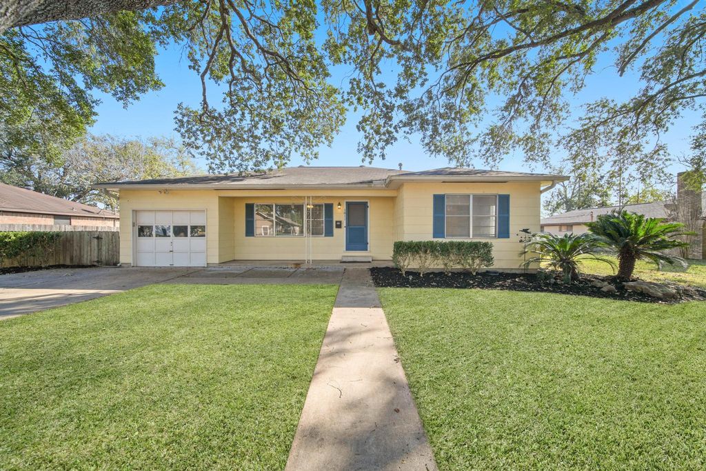 1811 Mulcahy Street, Rosenberg, TX 77471