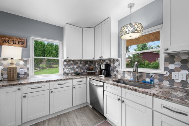 640 18TH Avenue, East Moline, IL 61244