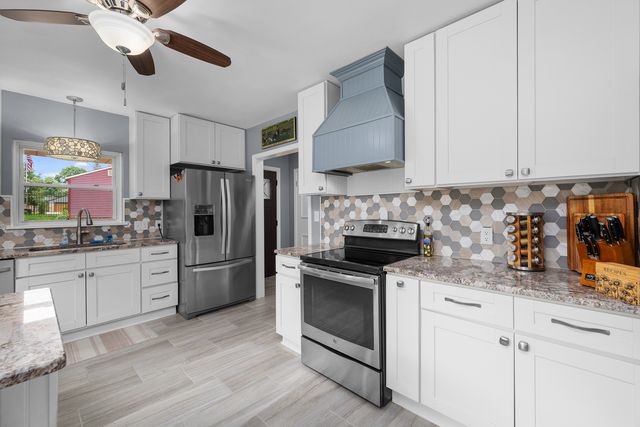 640 18TH Avenue, East Moline, IL 61244
