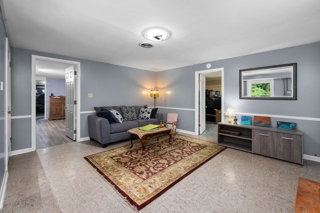 640 18TH Avenue, East Moline, IL 61244