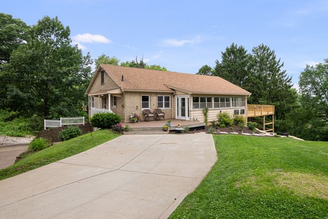 640 18TH Avenue, East Moline, IL 61244