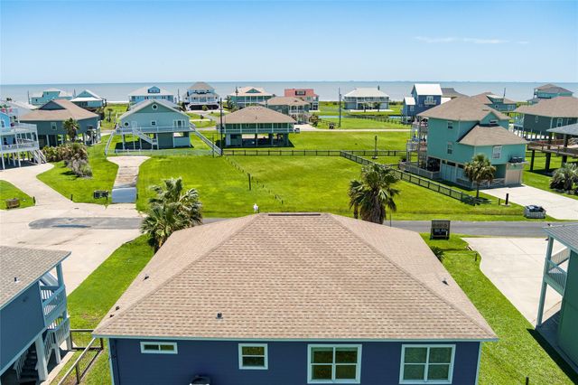 3233 Castle Drive, Crystal Beach, TX 77650