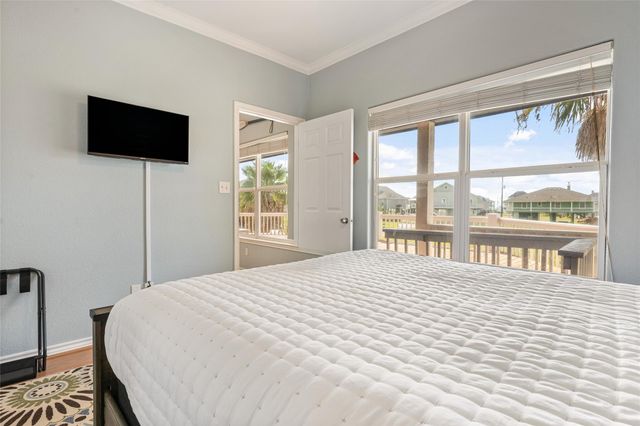 3233 Castle Drive, Crystal Beach, TX 77650