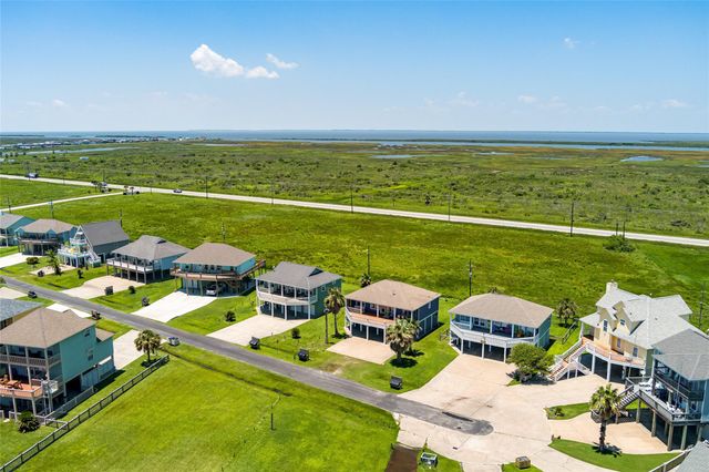3233 Castle Drive, Crystal Beach, TX 77650
