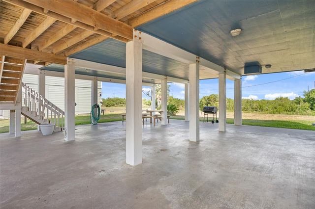 3233 Castle Drive, Crystal Beach, TX 77650