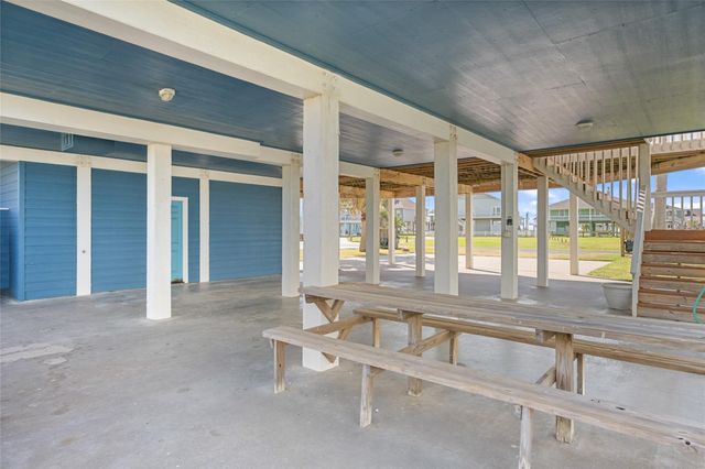 3233 Castle Drive, Crystal Beach, TX 77650